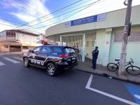 funcionaria-e-abordada-por-ladroes-em-estacionamento-de-unidade-de-saude-em-ribeirao-preto,-sp