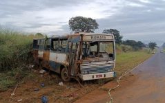 onibus-capota-com-trabalhadores-rurais-em-santo-antonio-da-alegria,-sp,-e-deixa-feridos-e-um-morto