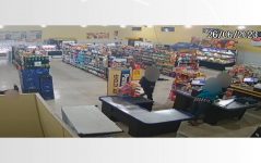 adolescentes-ameacam-funcionarios-e-assaltam-supermercado-em-franca,-sp;-video