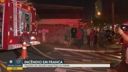 barracao-com-materia-prima-para-fabricacao-de-sapatos-pega-fogo-e-fica-destruido-em-franca,-sp