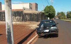 mulher-bate-carro-em-poste-enquanto-levava-criancas-e-e-presa-suspeita-de-dirigir-bebada-em-jardinopolis;-video