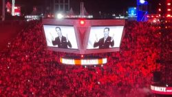 video:-com-musica-e-imagem-no-telao,-publico-da-festa-do-peao-de-barretos-reverencia-silvio-santos